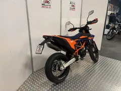 KTM 690 SMC R 2026 nieuw – foto 2 van 4