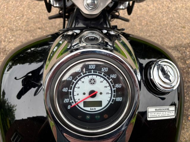 yamaha - xvs-1100-a-dragstar-classic
