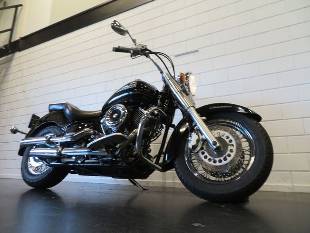 yamaha - xvs-1100-a-dragstar-classic