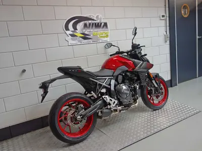 SUZUKI GSX-8S – foto 2