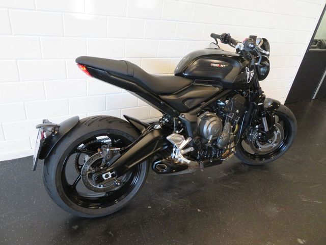 triumph - trident-660