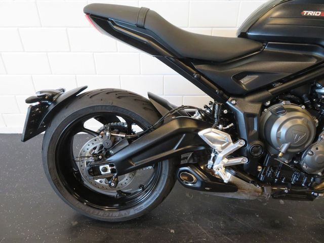 triumph - trident-660