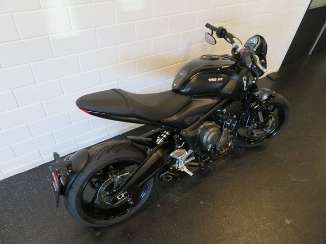 triumph - trident-660
