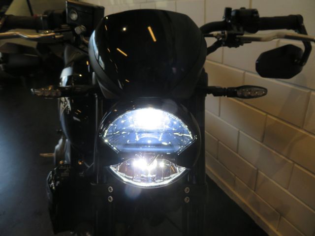 triumph - trident-660