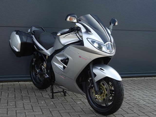 triumph - sprint-st-1050-abs