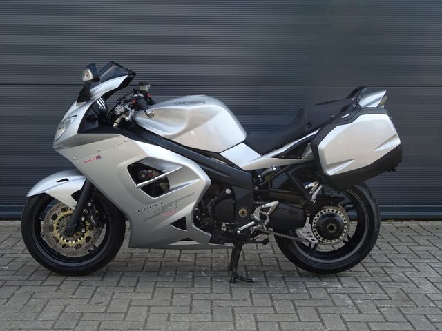 triumph - sprint-st-1050-abs