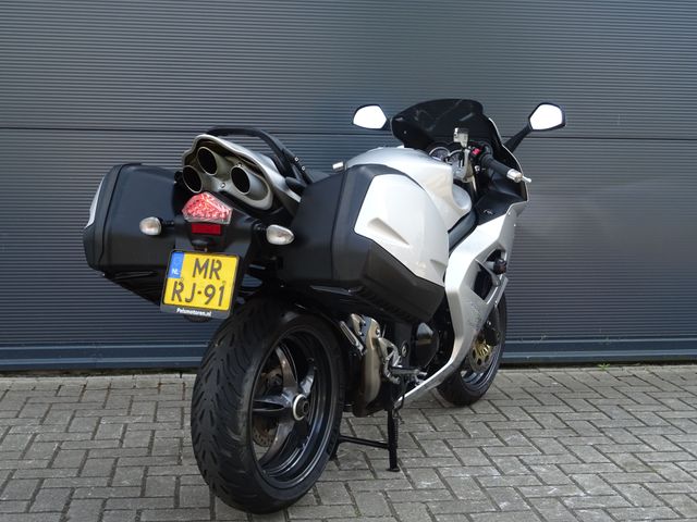triumph - sprint-st-1050-abs