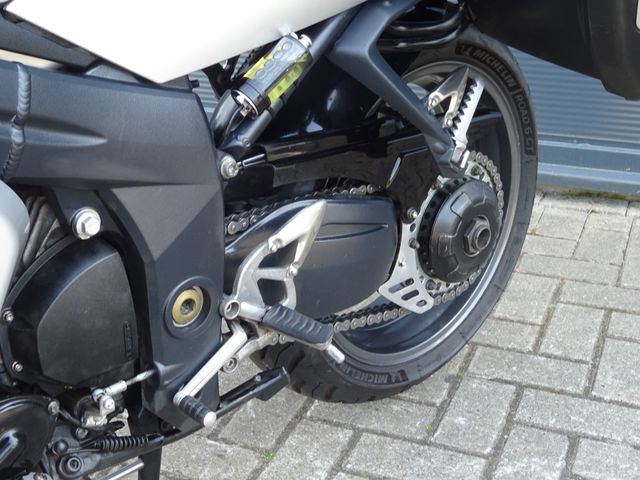 triumph - sprint-st-1050-abs