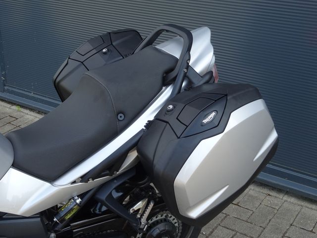 triumph - sprint-st-1050-abs