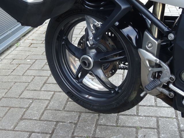 triumph - sprint-st-1050-abs