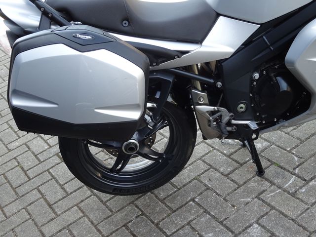 triumph - sprint-st-1050-abs