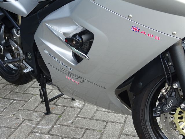 triumph - sprint-st-1050-abs