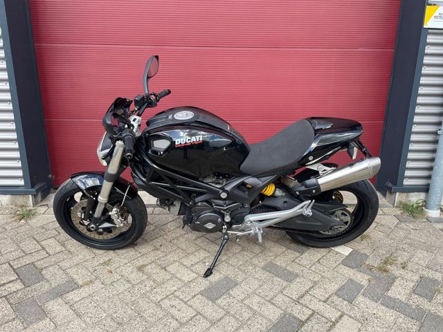 ducati - monster-696