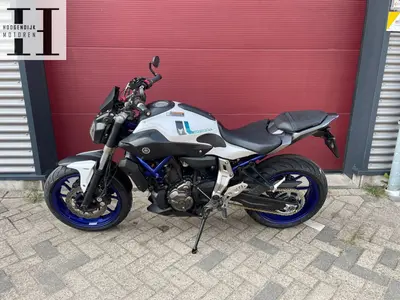 YAMAHA MT 07 – foto 3