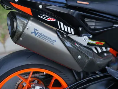 KTM 890 DUKE R – foto 2