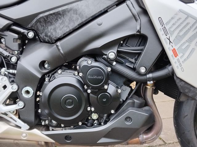 suzuki - gsx-s-950