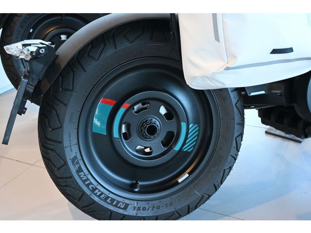bmw - ce-02