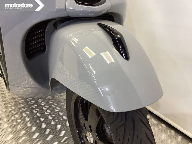 vespa - gts-super-tech-300