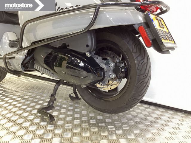 vespa - gts-super-tech-300