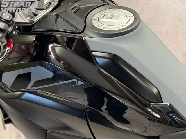 bmw - r-1300-gs-triple-black