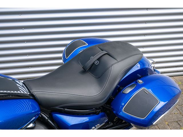 bmw - r-18-b