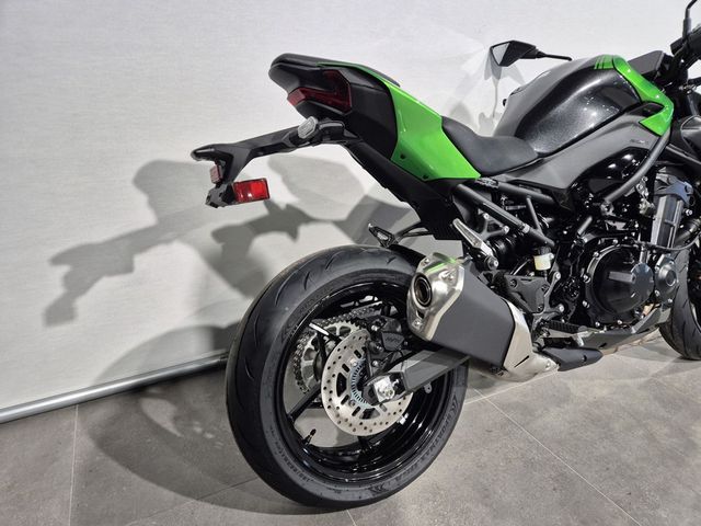 kawasaki - z900