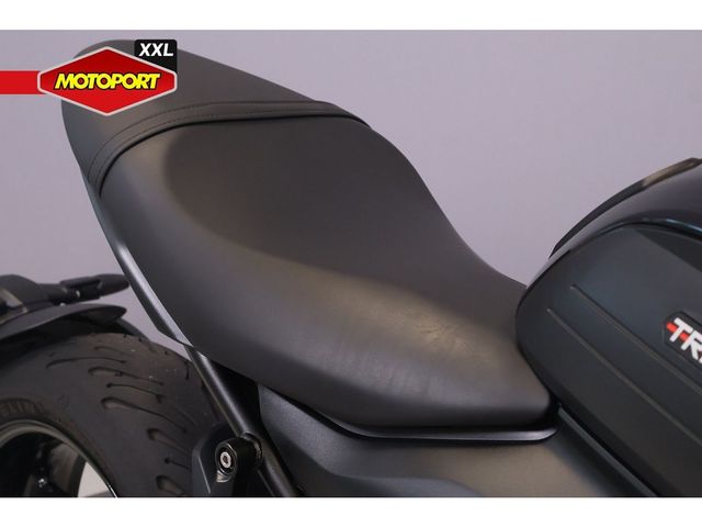 triumph - trident-660