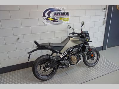 HUSQVARNA SVARTPILEN 125 – foto 3
