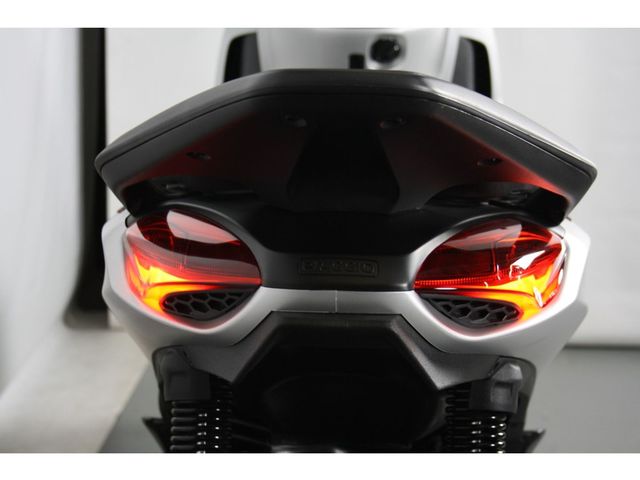 piaggio - new-beverly-400-hpe