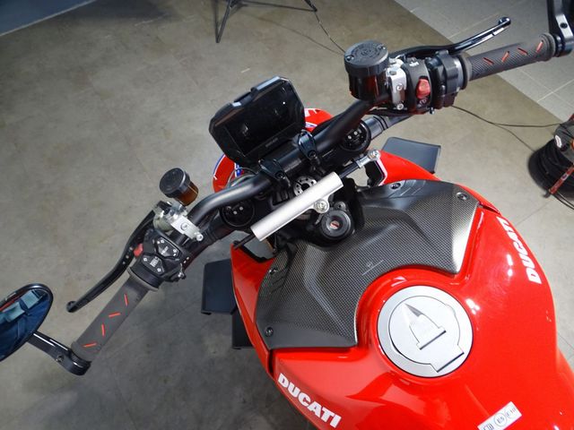 ducati - streetfighter-v4