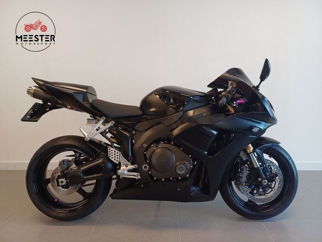 honda - cbr-1000-rr-fireblade