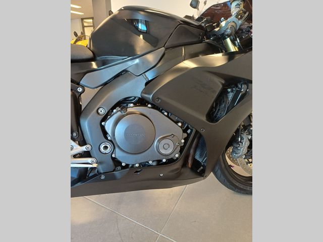 honda - cbr-1000-rr-fireblade
