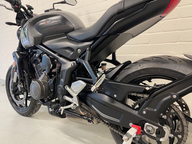 triumph - trident-660