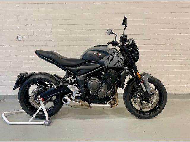 triumph - trident-660