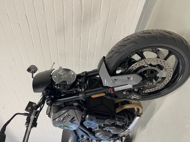 triumph - trident-660