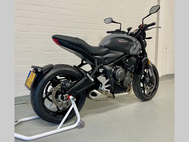 triumph - trident-660