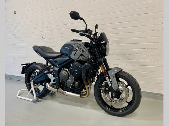 triumph - trident-660