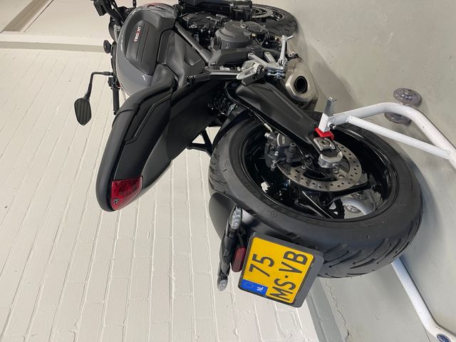 triumph - trident-660