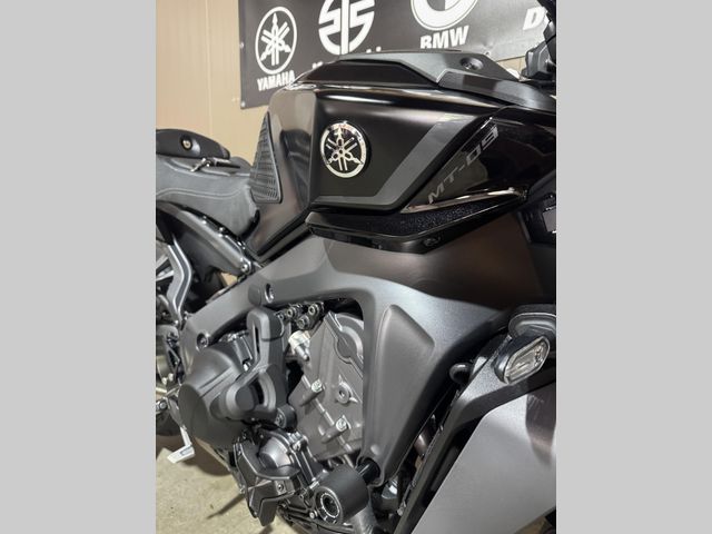 yamaha - mt-09-y-amt
