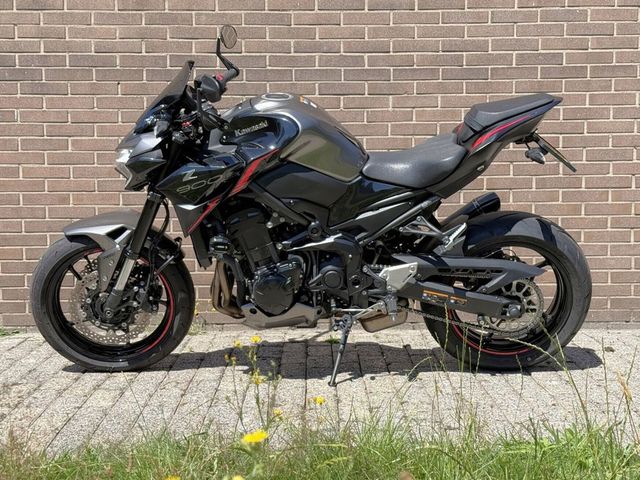 kawasaki - z900