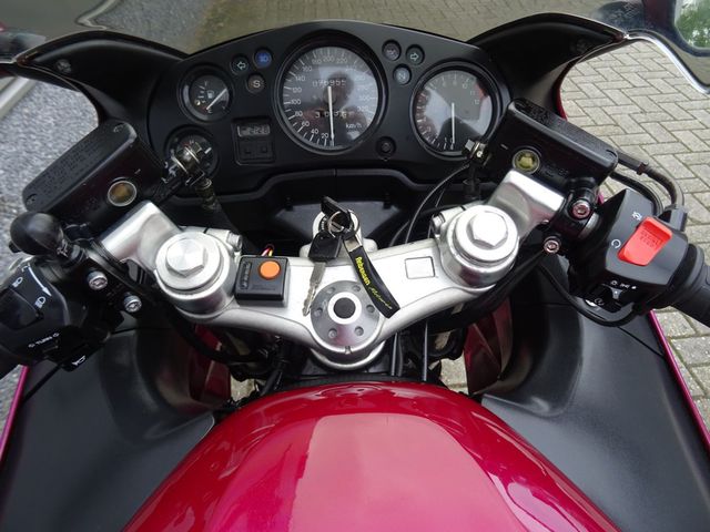 honda - cbr-1100--xx-super-blackbird