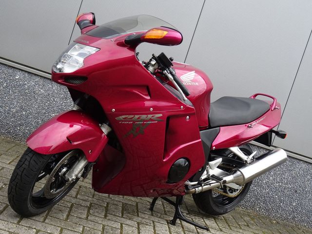honda - cbr-1100--xx-super-blackbird
