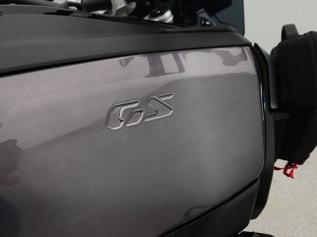 bmw - r-1300-gs-adventure-triple-black