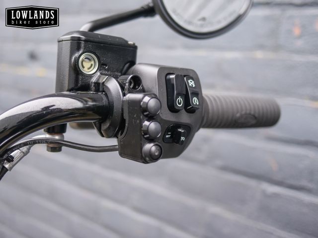 indian - chief-bobber-dark-horse