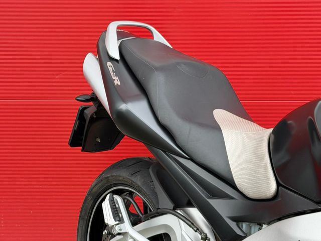 suzuki - gsr-600