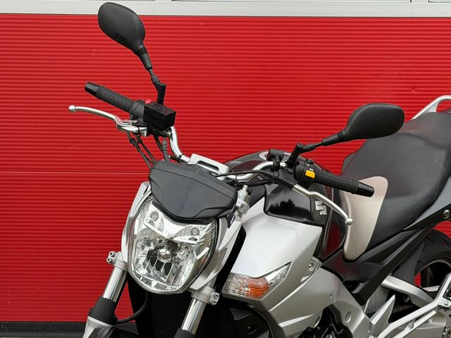 suzuki - gsr-600