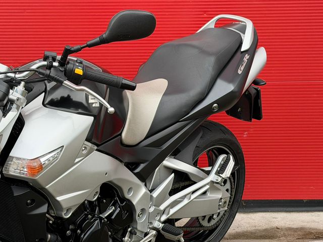 suzuki - gsr-600