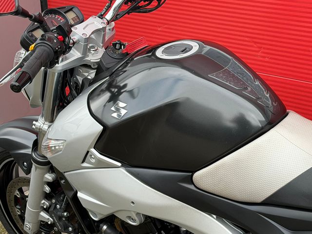 suzuki - gsr-600