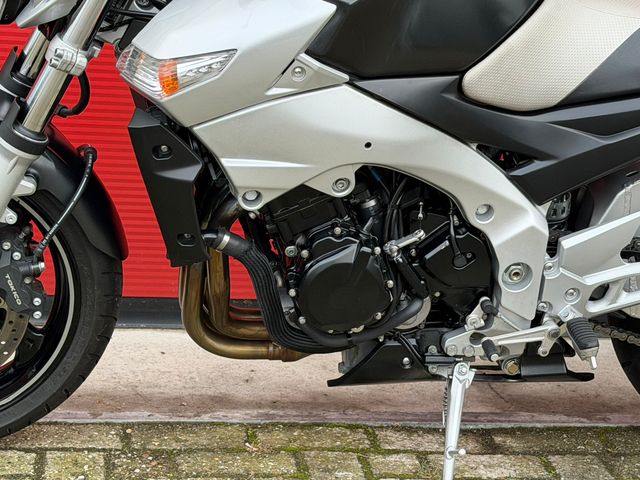 suzuki - gsr-600
