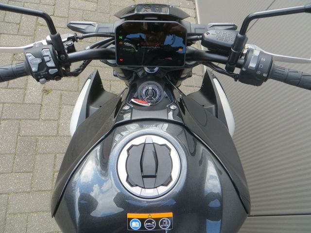 kawasaki - z900